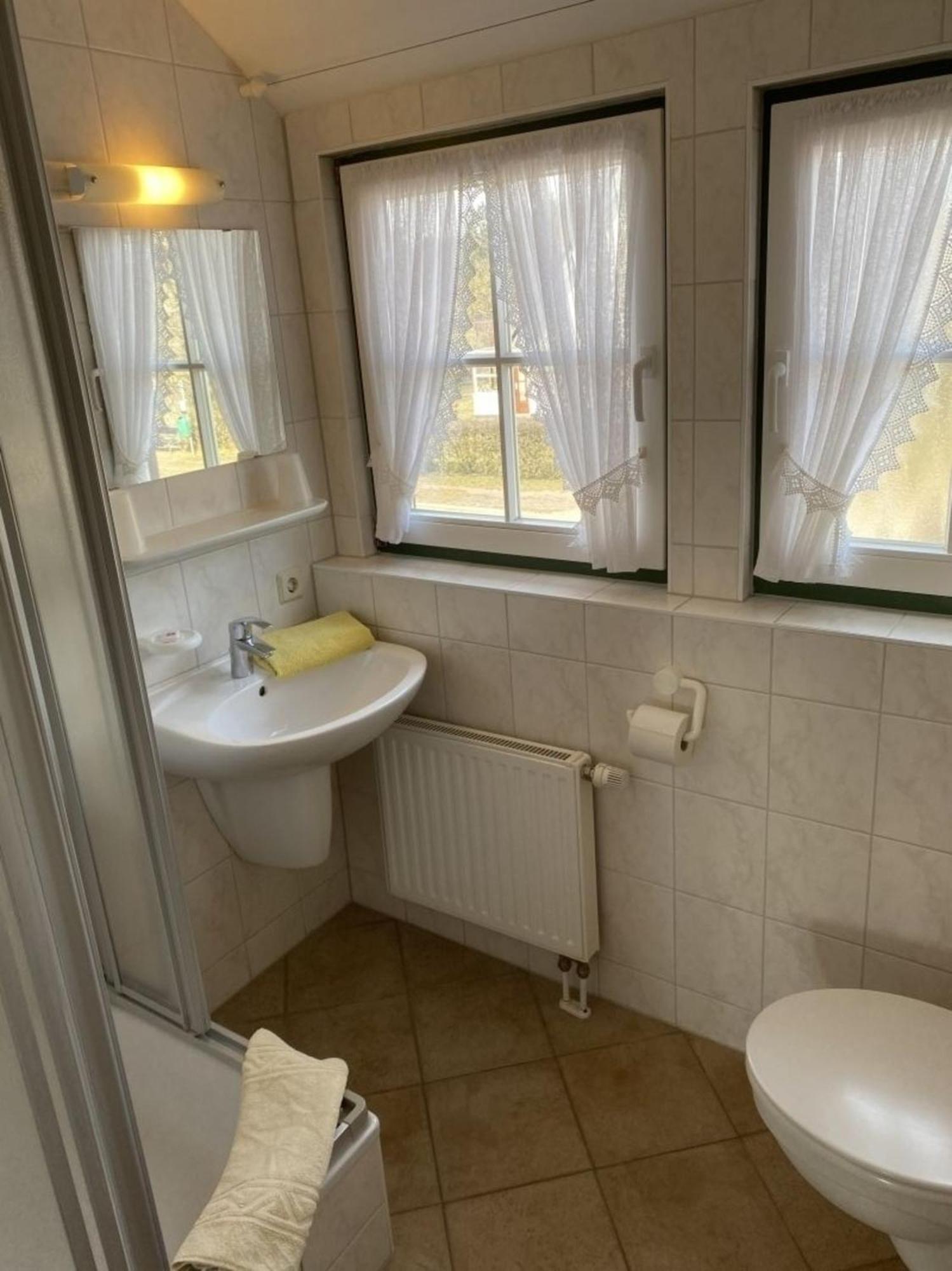 Ferienwohnung Nr 07 Og Spitzboden Born Bagian luar foto
